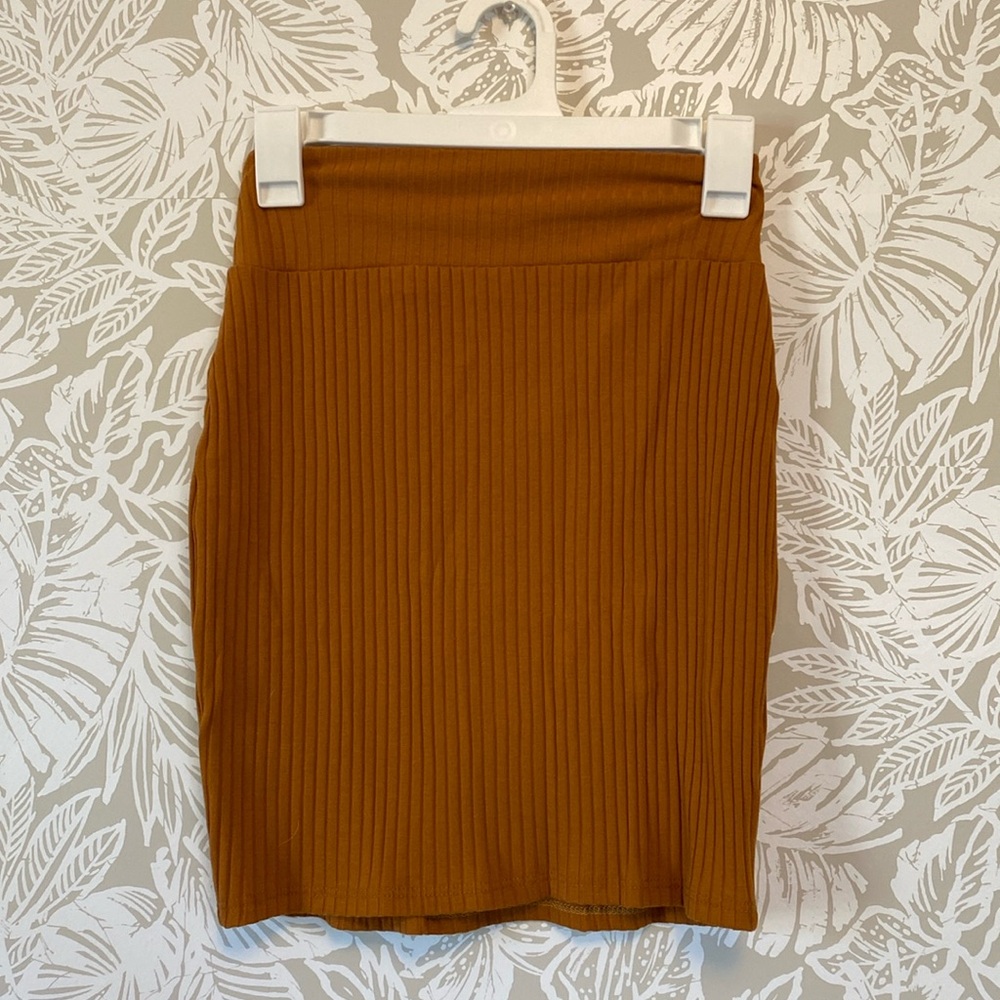 Brown/ slight orange brown bodycon skirt.